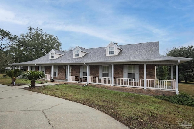 view of front of property featuring covered porch and a front lawn