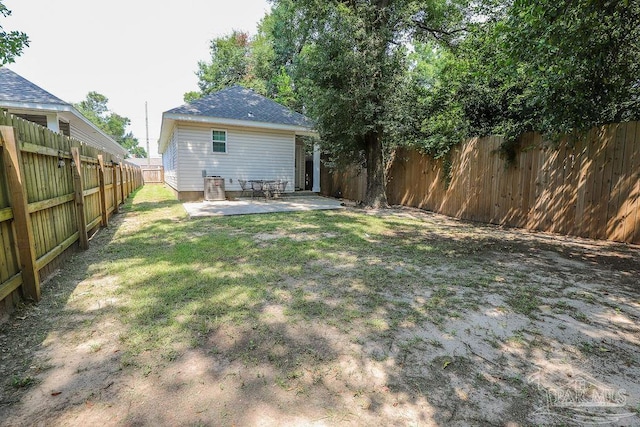 view of yard with a patio