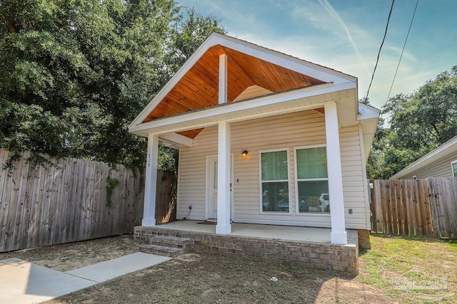 view of front of property