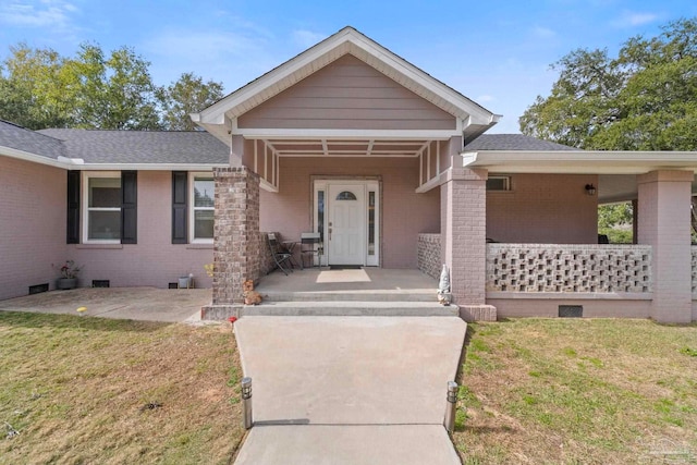 view of front facade featuring a front lawn