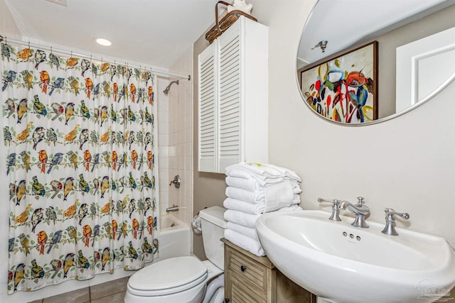 bathroom with shower / bath combination with curtain, a sink, tile patterned floors, toilet, and recessed lighting
