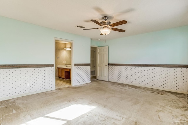 carpeted empty room featuring ceiling fan