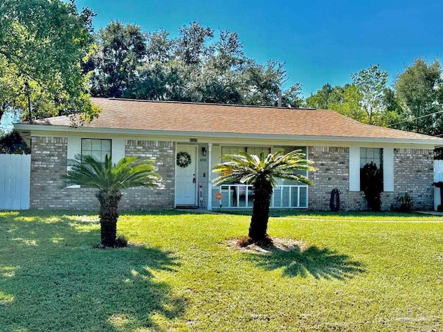 ranch-style house featuring a front yard