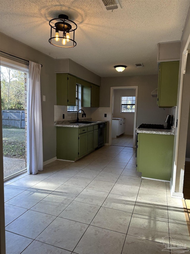 kitchen with sink, backsplash, a chandelier, light tile patterned flooring, and green cabinetry