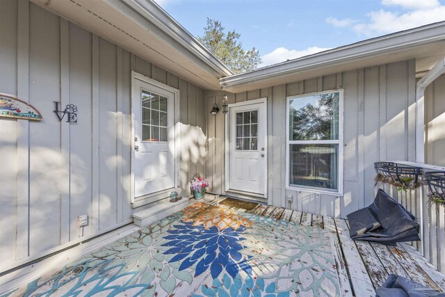 5607 Fairview Dr, Pensacola, FL 32505 - entrance to property featuring board and batten siding