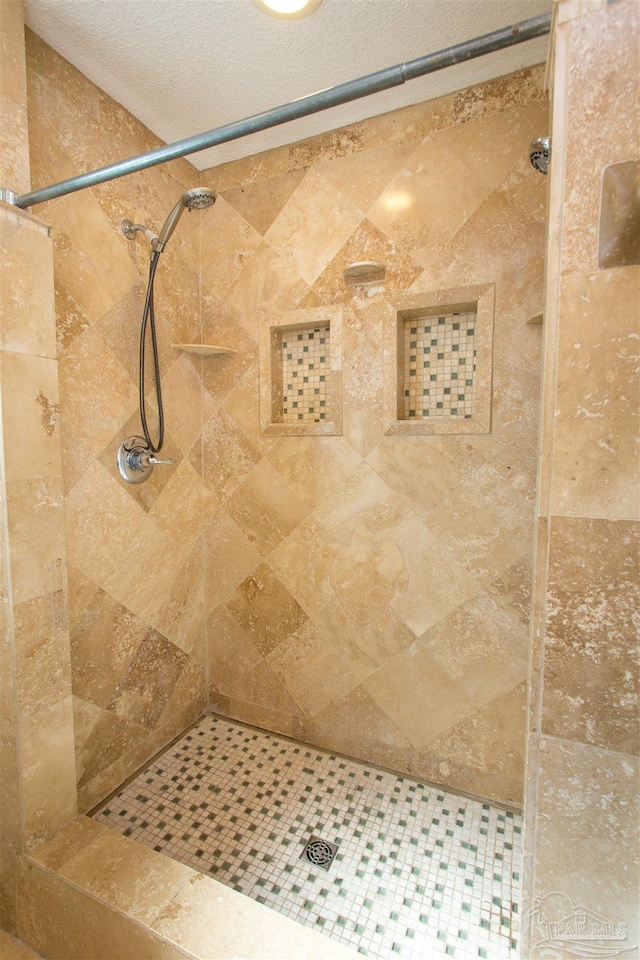 bathroom featuring tiled shower