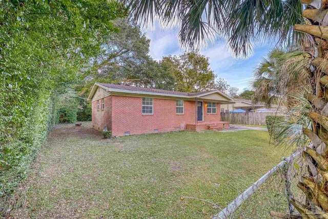 back of house featuring a yard