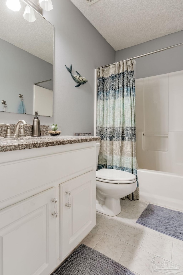 bathroom with a textured ceiling, shower / tub combo, vanity, and toilet