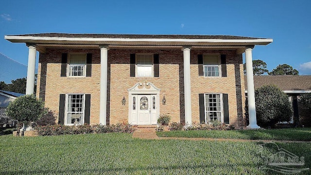 view of front of house featuring a front yard