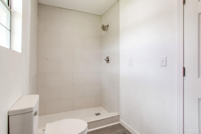 8123 Mobile Hwy, Pensacola, FL 32526 - full bathroom featuring toilet, a tile shower, wood finished floors, and baseboards