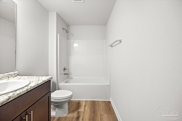 5621 Kingery Rd, Milton, FL 32583 - bathroom with wood finished floors, toilet, vanity, and washtub / shower combination