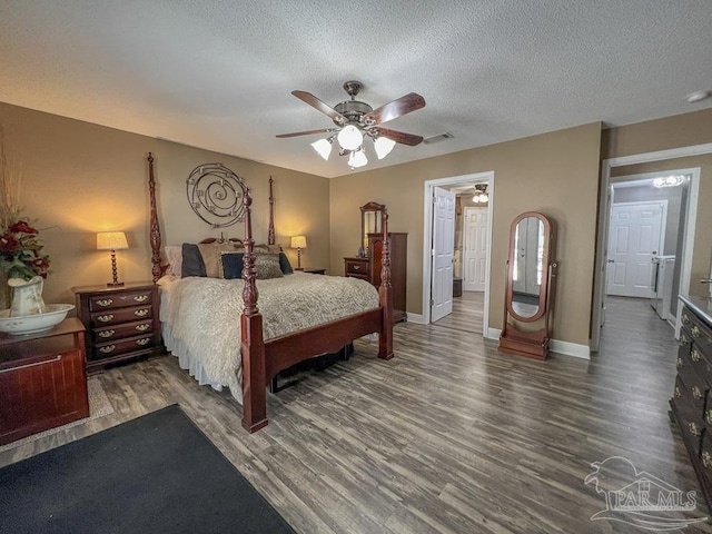 bedroom featuring a textured ceiling, dark hardwood / wood-style floors, and ceiling fan