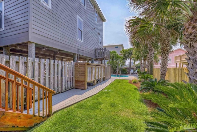 view of yard featuring a fenced in pool