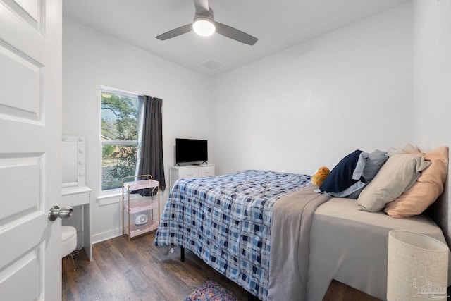 bedroom with baseboards, wood finished floors, visible vents, and ceiling fan