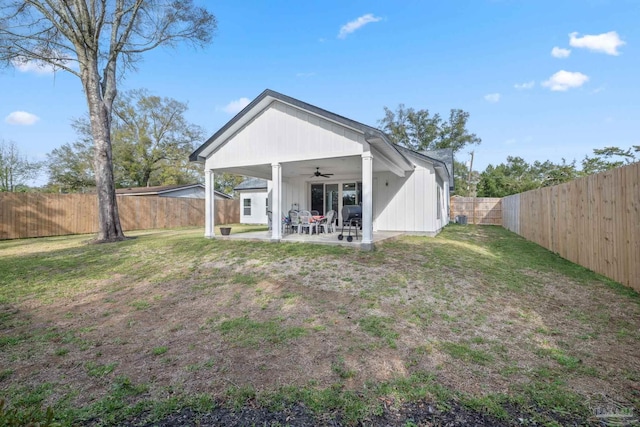 rear view of property featuring a patio area, a fenced backyard, a yard, and ceiling fan