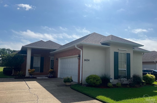 view of front of property featuring a front lawn and a garage