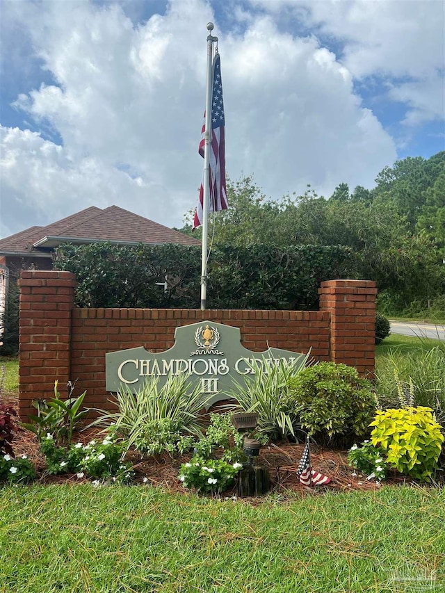 view of community / neighborhood sign