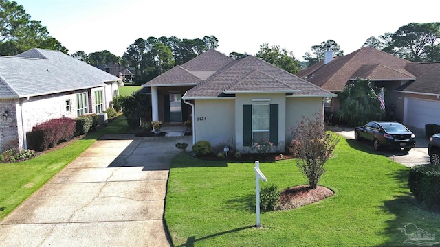 view of front of house featuring a front lawn