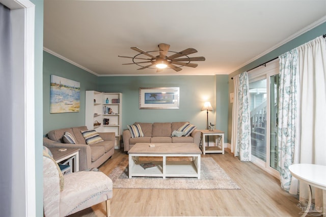 living room featuring crown molding, light hardwood / wood-style flooring, and ceiling fan