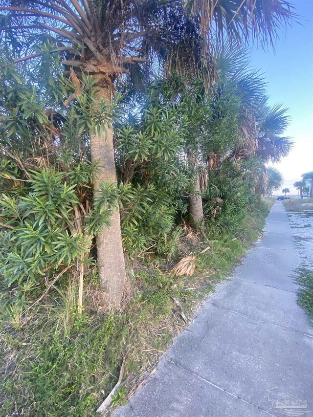 Listing photo 2 for 208 Via Deluna Dr, Pensacola Beach FL 32561