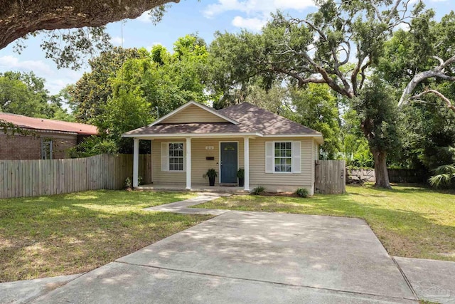 1010 W Lloyd St, Pensacola, FL 32501 - bungalow-style home with covered porch and roof with shingles