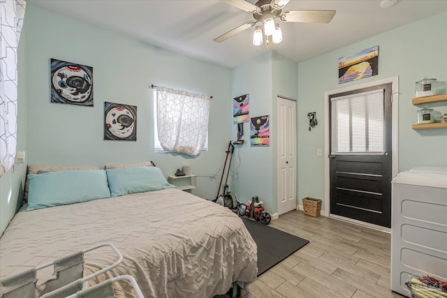 bedroom featuring ceiling fan, washing machine and clothes dryer, a closet, and light wood-type flooring