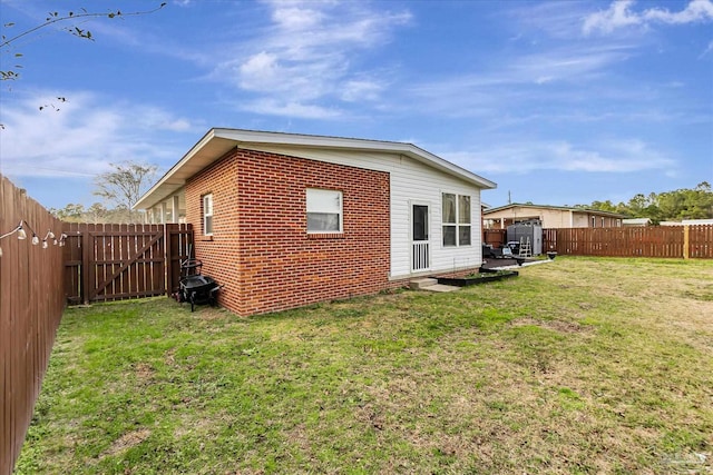 back of house featuring a lawn