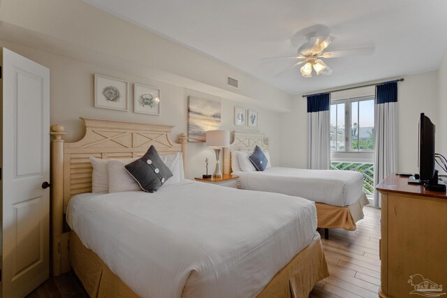 bedroom featuring ceiling fan and a closet