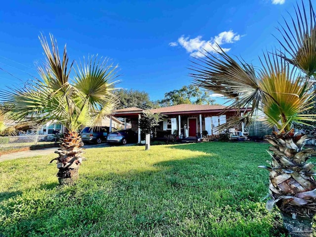 view of front of home featuring a carport and a front lawn