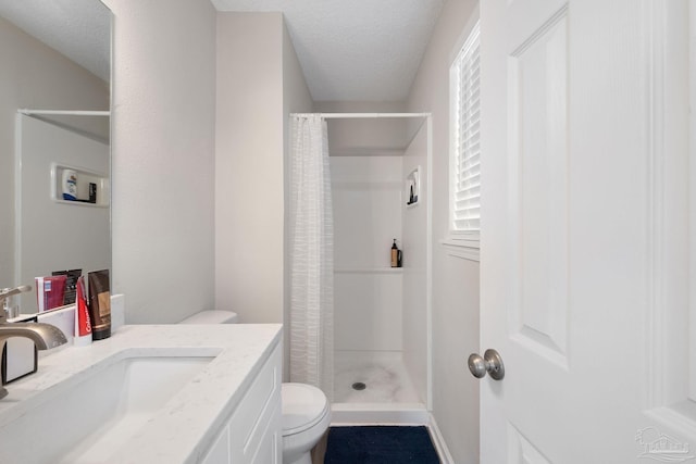 bathroom with toilet, vanity, a shower with shower curtain, and a textured ceiling