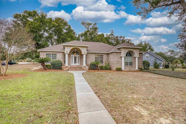 view of front of property with a front lawn