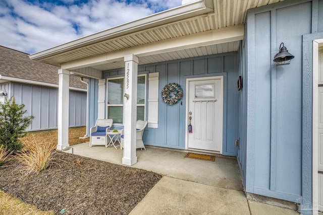 entrance to property featuring a porch