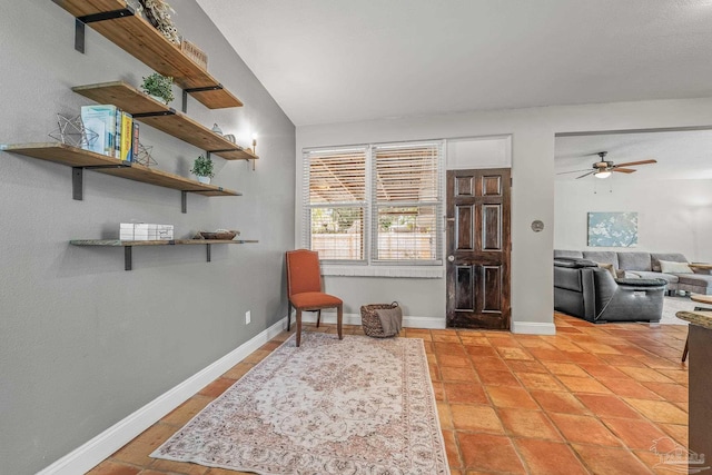 sitting room with ceiling fan