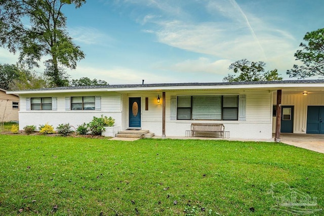 ranch-style home with a front lawn