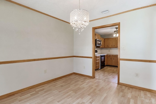 spare room featuring crown molding, a chandelier, a textured ceiling, and light wood-type flooring