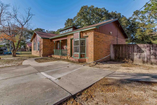 view of front of house with a porch