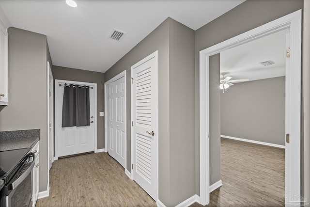 6609 Cedar St, Milton, FL 32570 - corridor featuring light wood-style flooring and baseboards