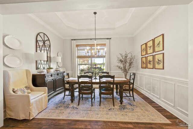 kitchen featuring sink, decorative light fixtures, stainless steel appliances, dark hardwood / wood-style floors, and a spacious island