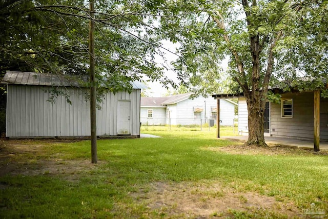 view of yard featuring a patio