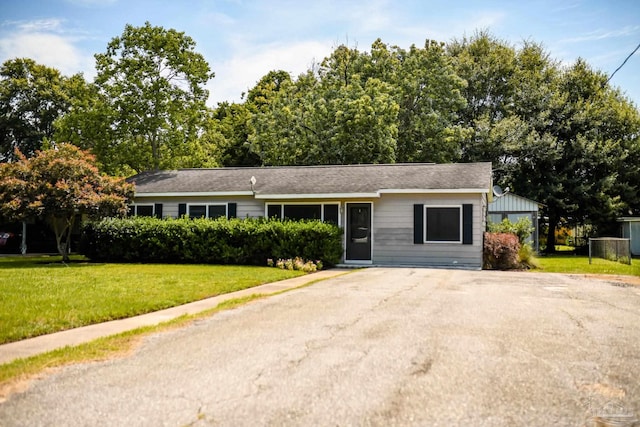 ranch-style home with a front yard