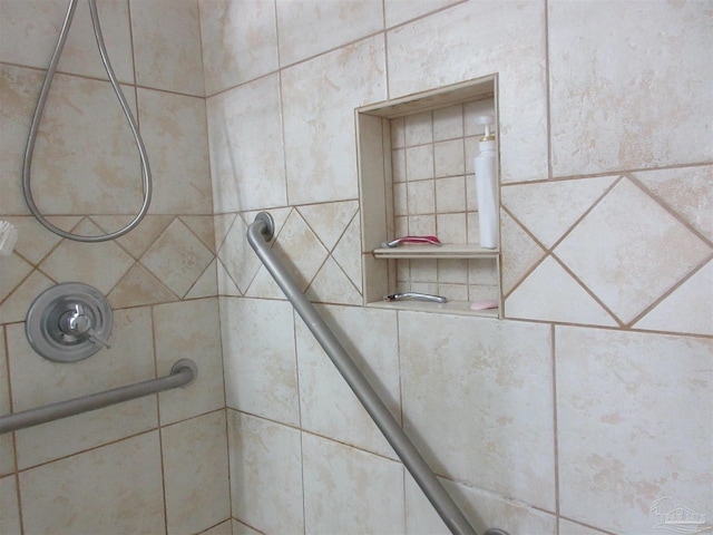 details featuring tiled shower