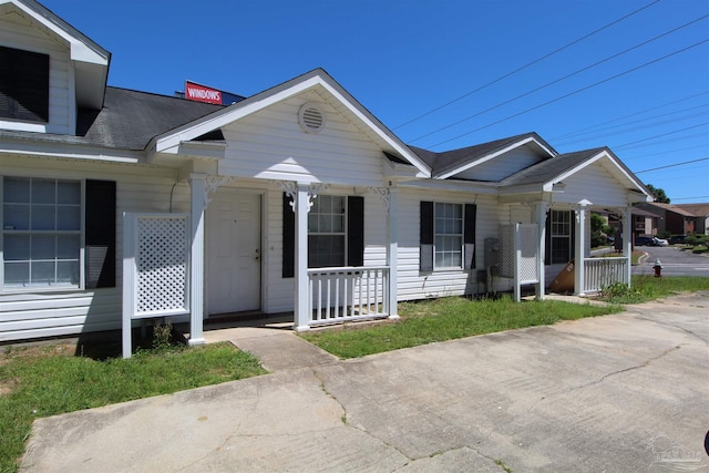 view of front of property featuring covered porch