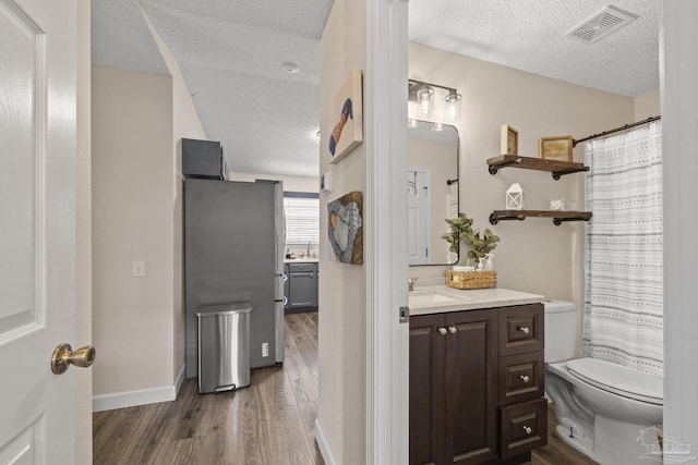 5576 Shadow Shore Pl, Gulf Breeze, FL 32563 - full bath with a textured ceiling, wood finished floors, vanity, and a shower with curtain