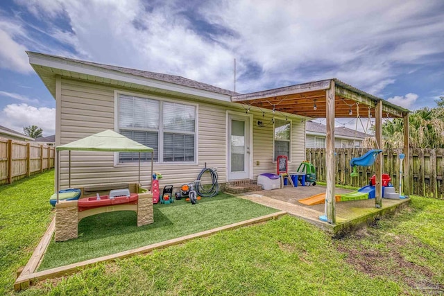 5576 Shadow Shore Pl, Gulf Breeze, FL 32563 - back of property with a fenced backyard and a patio area