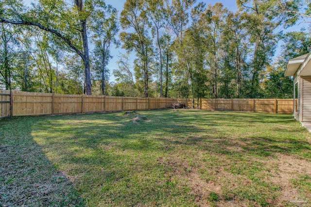 view of yard featuring a fenced backyard