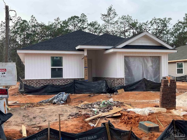 view of front of property featuring a garage