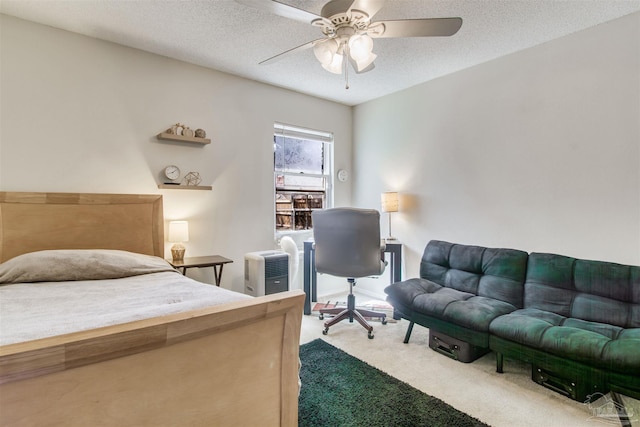 bedroom featuring ceiling fan, a textured ceiling, and carpet