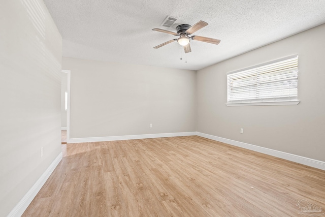 unfurnished room featuring a textured ceiling, light hardwood / wood-style floors, and ceiling fan