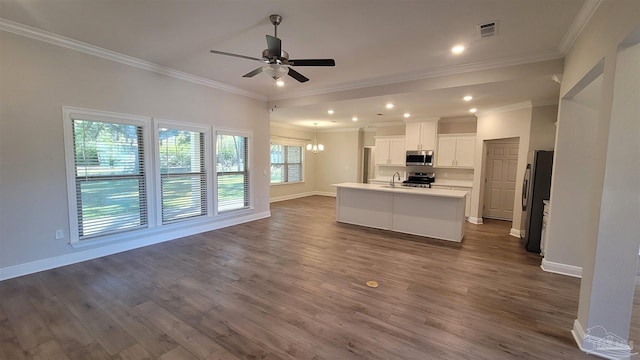 kitchen featuring ceiling fan with notable chandelier, stainless steel appliances, a center island with sink, white cabinets, and dark hardwood / wood-style floors