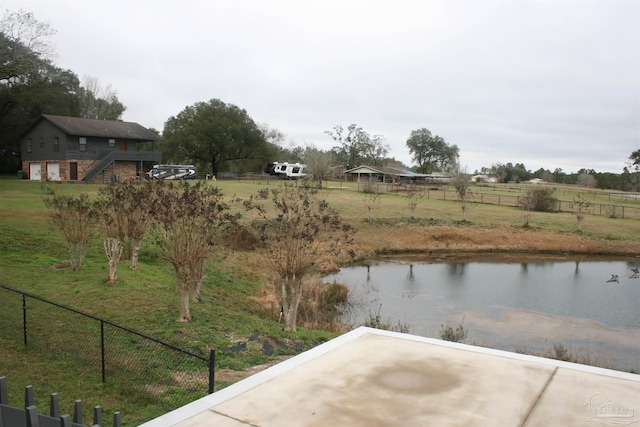 view of yard featuring a water view